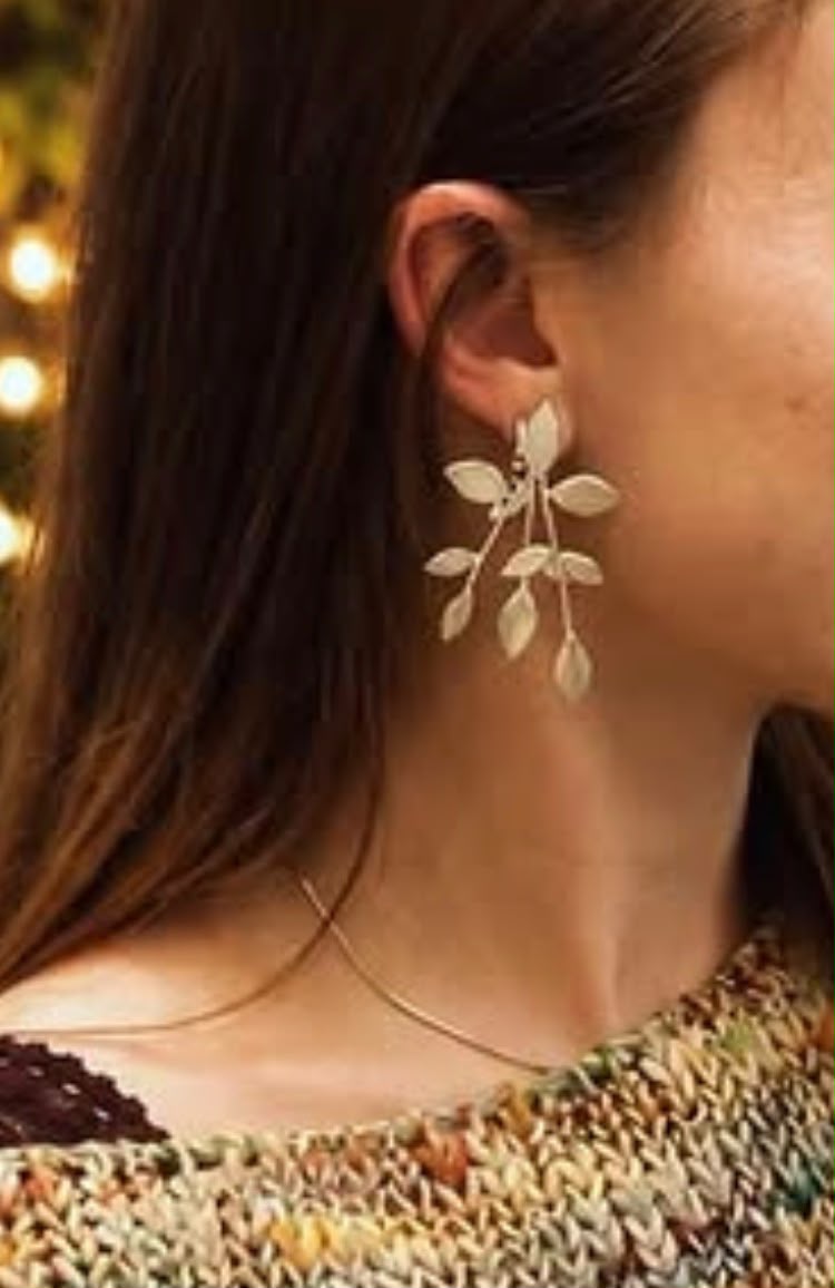 Pendientes plateados en forma de hojas