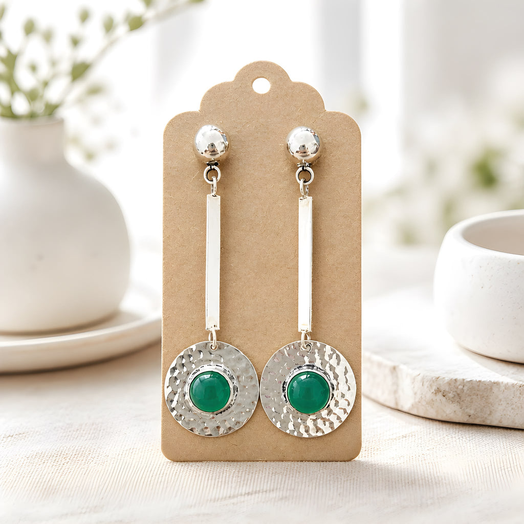 Pendientes plateados con ónix verde