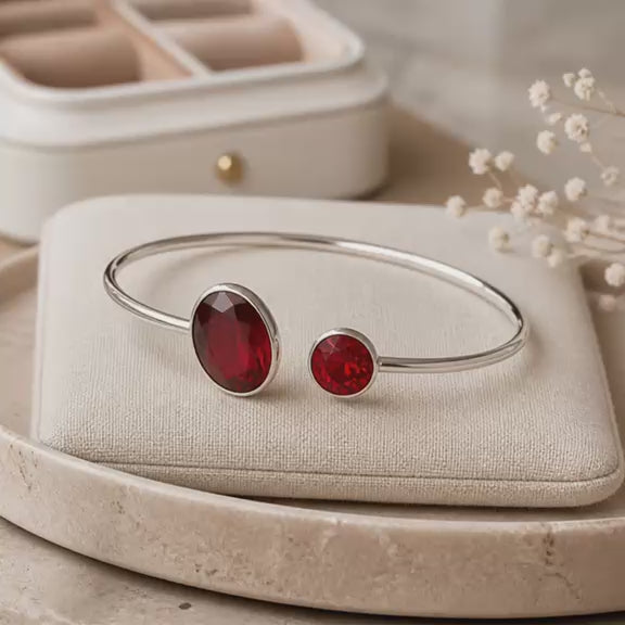Pulsera de plata con dos cristales rojos